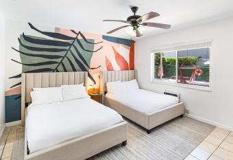 The Nook Hollywood few steps away from the Beach with pool and Free Parking has Balcony rooms