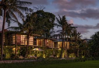 Gr  n Canggu allows 18 year olds to book a room