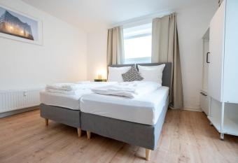 4 Hamburg City Apartment for 4 allows 18 year olds to book a room