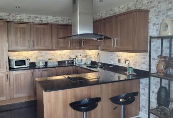 Rathlin Apartments, Apt4 2 ramore avenue portrush BT56 8BB allows 18 year olds to book a room