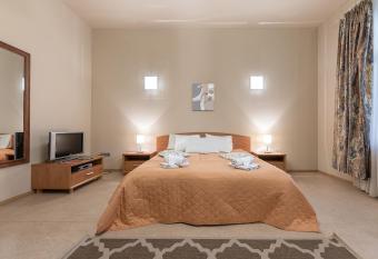 Room in Guest room - Valensija - Family room 2 adults 2 children has Smoking/Balcony rooms