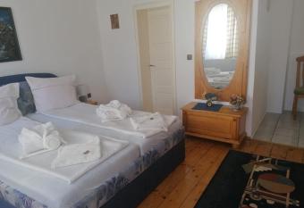 Pensiunea Spack allows 18 year olds to book a room