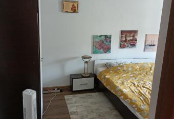 AMY GARSONIERA CENTRU allows 18 year olds to book a room