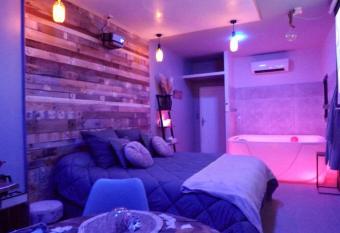 La Suite C  t   Pool-House Piscine, Sauna & Jacuzzi privatifs allows 18 year olds to book a room