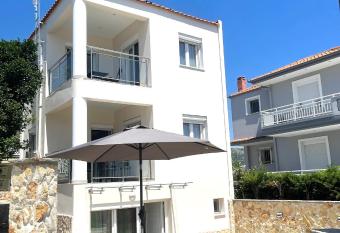 Villa Lifestyle & Trends has Balcony rooms