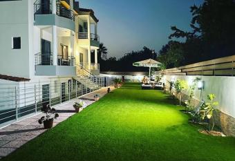 Sun Day Apartments Free Airport Shuttle has Balcony rooms