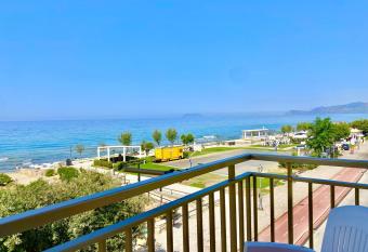 holidaycasa Chris - Fronte mare Vista mare has Balcony rooms