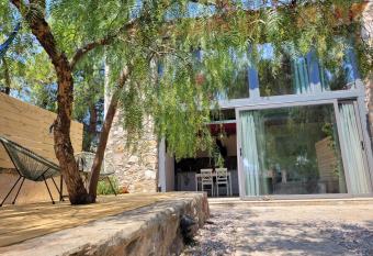 Adorable entire Guest House near Sounio in Athens has Balcony rooms