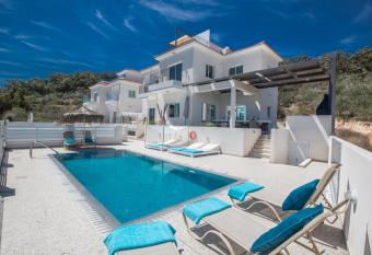 Romeo & Juliet has Balcony rooms