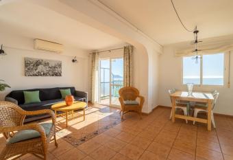 Bahia 653 has Balcony rooms