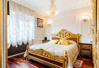 B&Boutique Lamezia Terme has rooms with a private hot tub