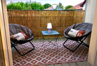 T2/Hyper centre La Teste/5 mins port et march  ! has Balcony rooms