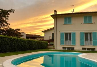 Villa Lena has Balcony rooms