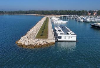 The Sea Lodges Novigrad - Bootshaus Floating Sea House has Balcony rooms