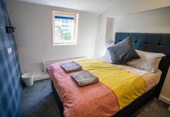 Apartment Chinatown 306 allows 18 year olds to book a room