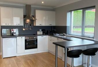 Rammal Lodge - Entire home, self catering apartment in Inverness allows 18 year olds to book a room