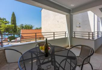Luxury Apartments Lovorka 1 & 2**** has Balcony rooms