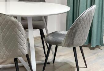 Apartament Deosebit (Nou-Nout) Maurer Residence allows 18 year olds to book a room