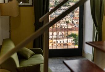 Suites Luisa Sanfelice has Balcony rooms