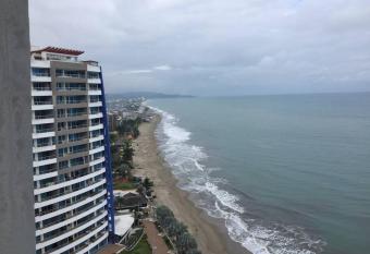   Descansa y relajate, en piso 14 de Diamond Beach! allows 18 year olds to book a room