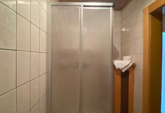 H  rweinzimmer 1, Economy King-Size has rooms with a private hot tub