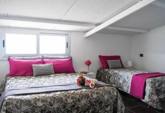 CRISVAN HOME has Balcony rooms