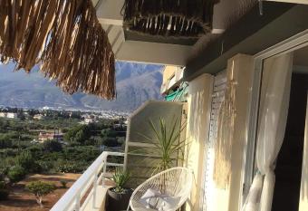 Cozy&Quiet Nest has Balcony rooms