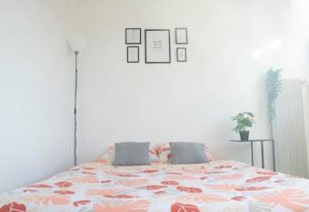 Super studio proche de Paris Porte de Versailles ! allows 18 year olds to book a room