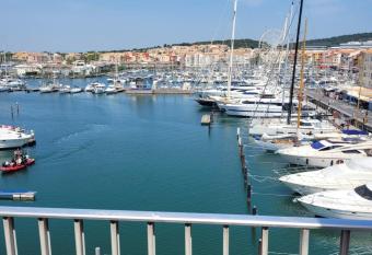 STUDIO CAP D AGDE VUE PORT has Balcony rooms