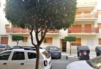 Campana Building has Smoking rooms