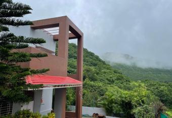 Serene Hillside Villa # 3BHK, AC, WiFi, SmartTV, Parking, Kitchenette # has Balcony rooms