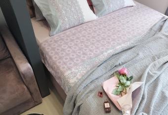 Favolosa Apartment Bar has Balcony rooms