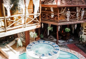 Natura Vista allows 18 year olds to book a room