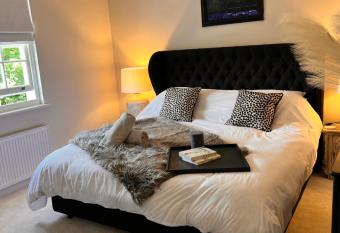 Three Acorns Court allows 18 year olds to book a room