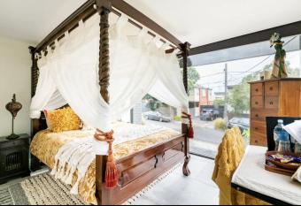 Bayside Boutique Retreat- Black Rock, Melbourne. allows 18 year olds to book a room