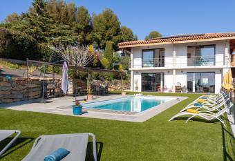 Villa Carmen has Balcony rooms