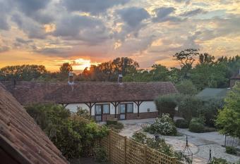 Kingfisher Barn B&B has Balcony rooms