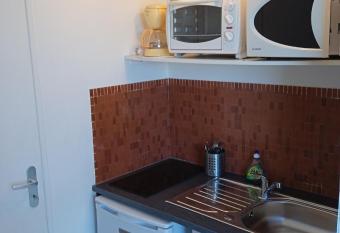 Studio - Marina 6 - 35 all  e des Pinons - 3-1 allows 18 year olds to book a room