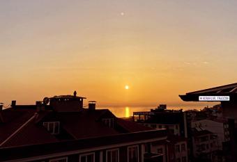 YYILMAZ DEL  XE has Balcony rooms