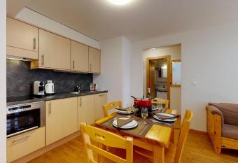 Pracondu RENOVE - OUTDOOR & FUN Appartement 2 pieces 4 pers has Balcony rooms