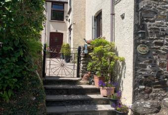 The Annex Rose Cottage allows 18 year olds to book a room