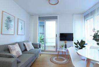 Apartamento Mar de Ardora allows 18 year olds to book a room