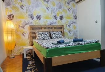 Apartman Yellow House has Balcony rooms