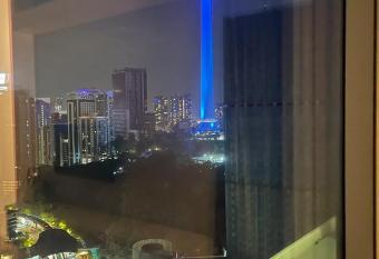 The Platinum KLCC By Crystal has rooms with a private hot tub