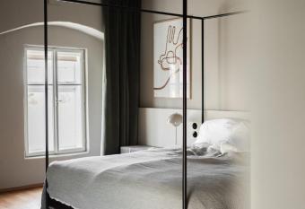 M  HLENHOF ROOMS boutique bed & breakfast allows 18 year olds to book a room