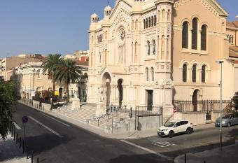 Le Royal has Balcony rooms