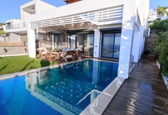 Kiral  k M  stakil havuzlu l  x villa has Smoking/Balcony rooms