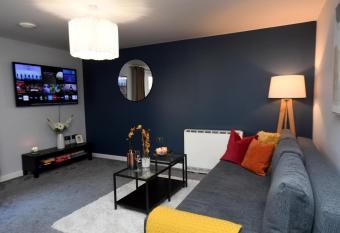 Harrogate Self Catering - Regent s Court Azure Suite allows 18 year olds to book a room
