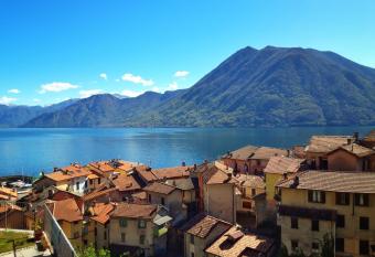 Lake View Gateway - by MyHomeInComo has Balcony rooms