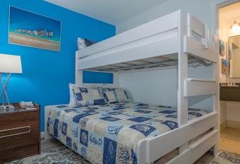 Ramada 614 - All-New, Bunk Bed, Huge Pool, Tiki Bar! has Balcony rooms